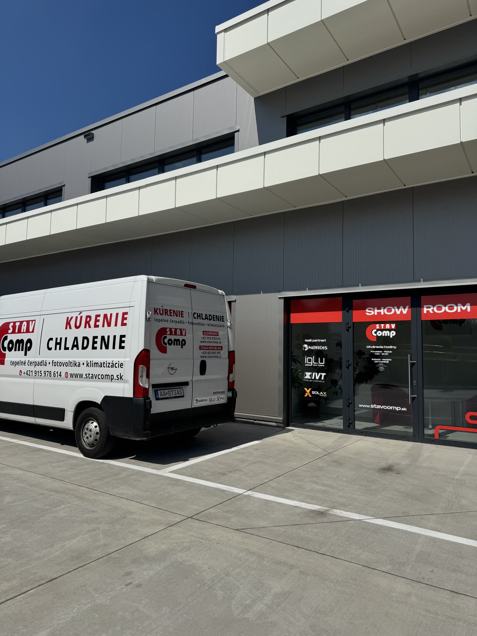 Servisná dodávka a showroom STAV Comp